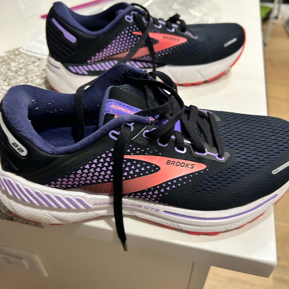 Brooks Adrenaline GTS 22 Running Shoe - Women's